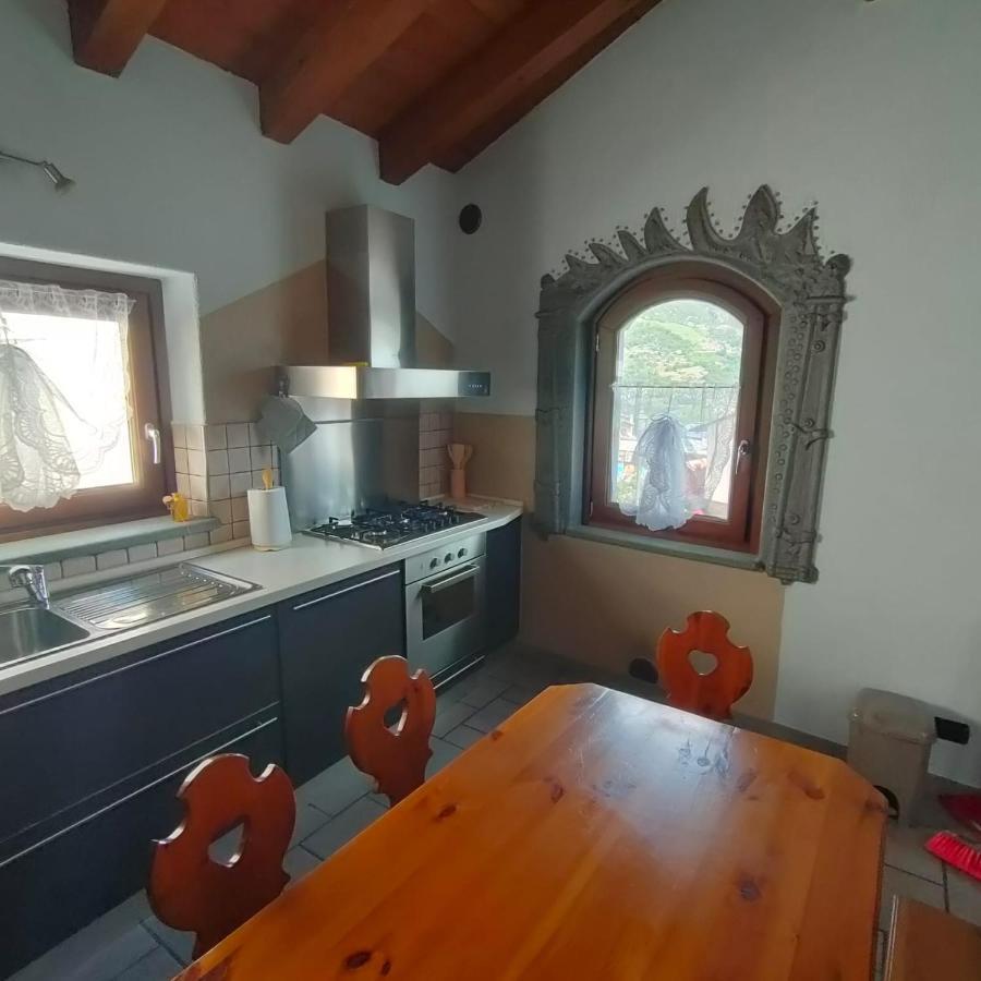 La Maison Lilla Fenis Exteriör bild